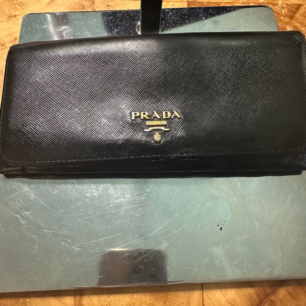 Prada Black Saffiano Leather Clutch Wallet with Gold Logo - Picture 2 of 16